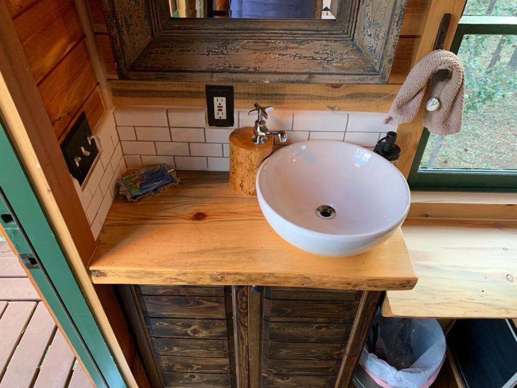 Отель Treehouse Ranch Goldendale Экстерьер фото
