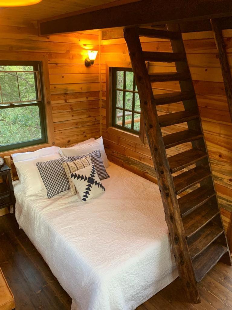 Отель Treehouse Ranch Goldendale Экстерьер фото